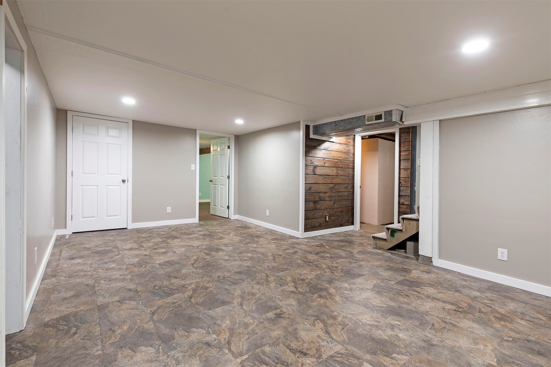 Missoula, Montana 59801, United States, 4 Bedrooms Bedrooms, ,2 BathroomsBathrooms,Residential,Active,93122