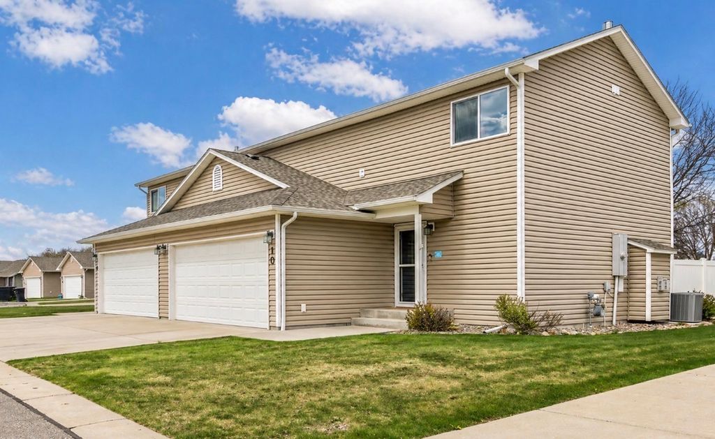 Photo of 1226 Cottonwood Boulevard #10, Billings, MT 59105 (MLS # 30069729)