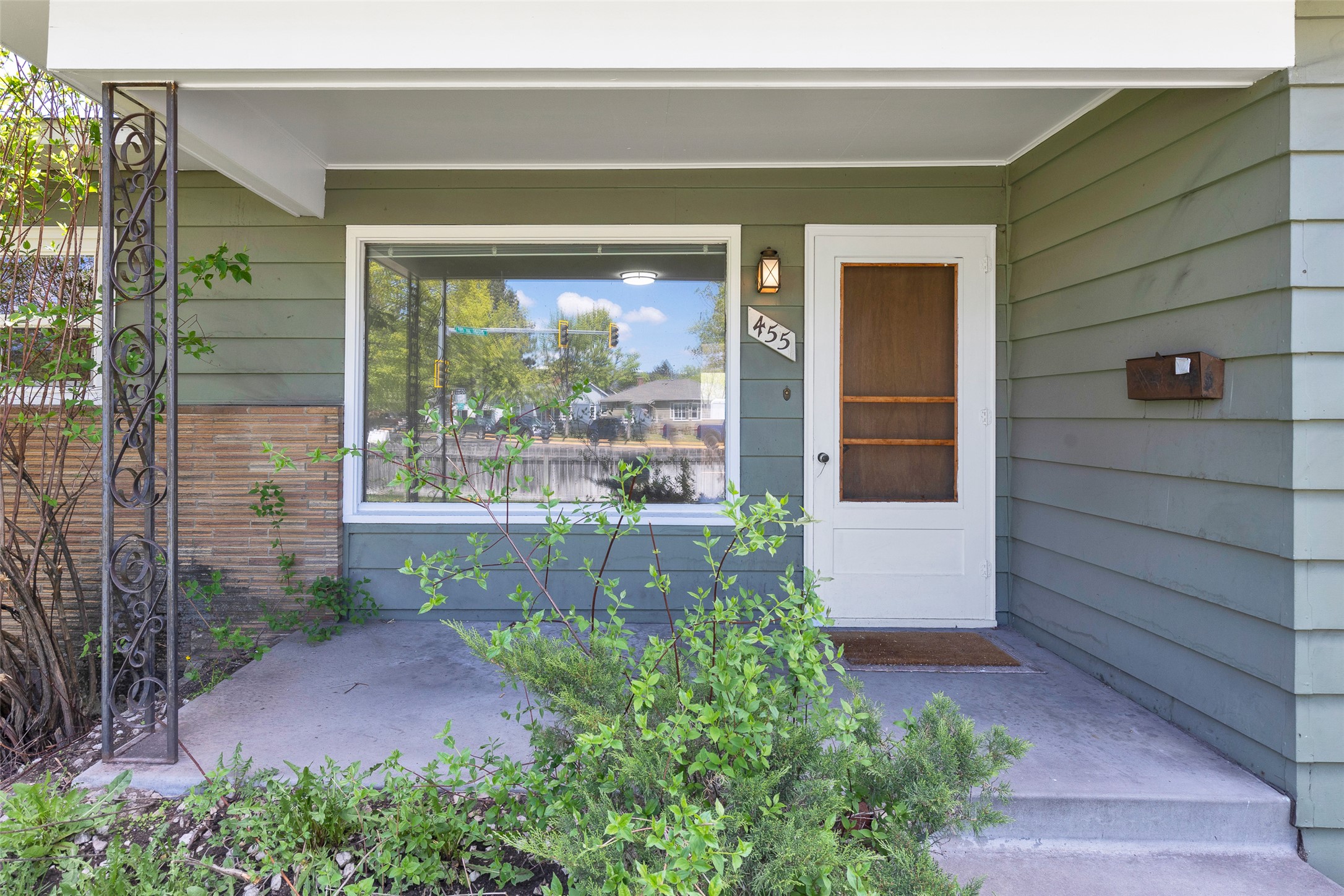 455 Mount Avenue