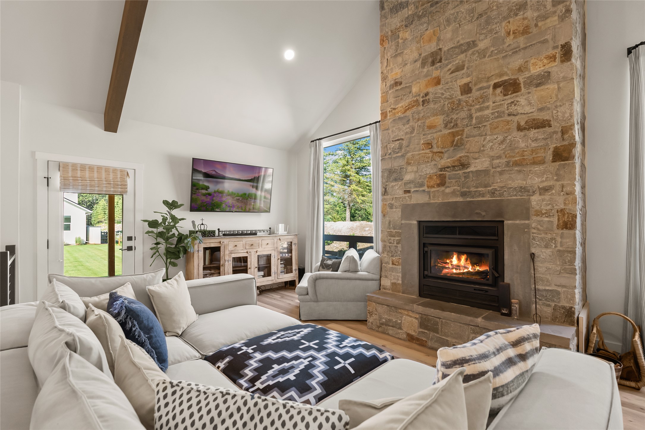 Bigfork, Montana 59911, United States, 10 Bedrooms Bedrooms, ,8 BathroomsBathrooms,Residential,Active,161278