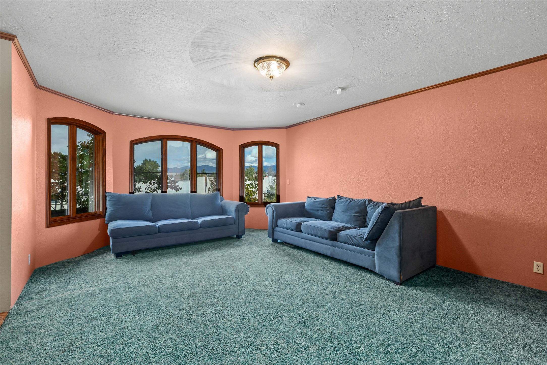 2275 Ruth Louise Lane