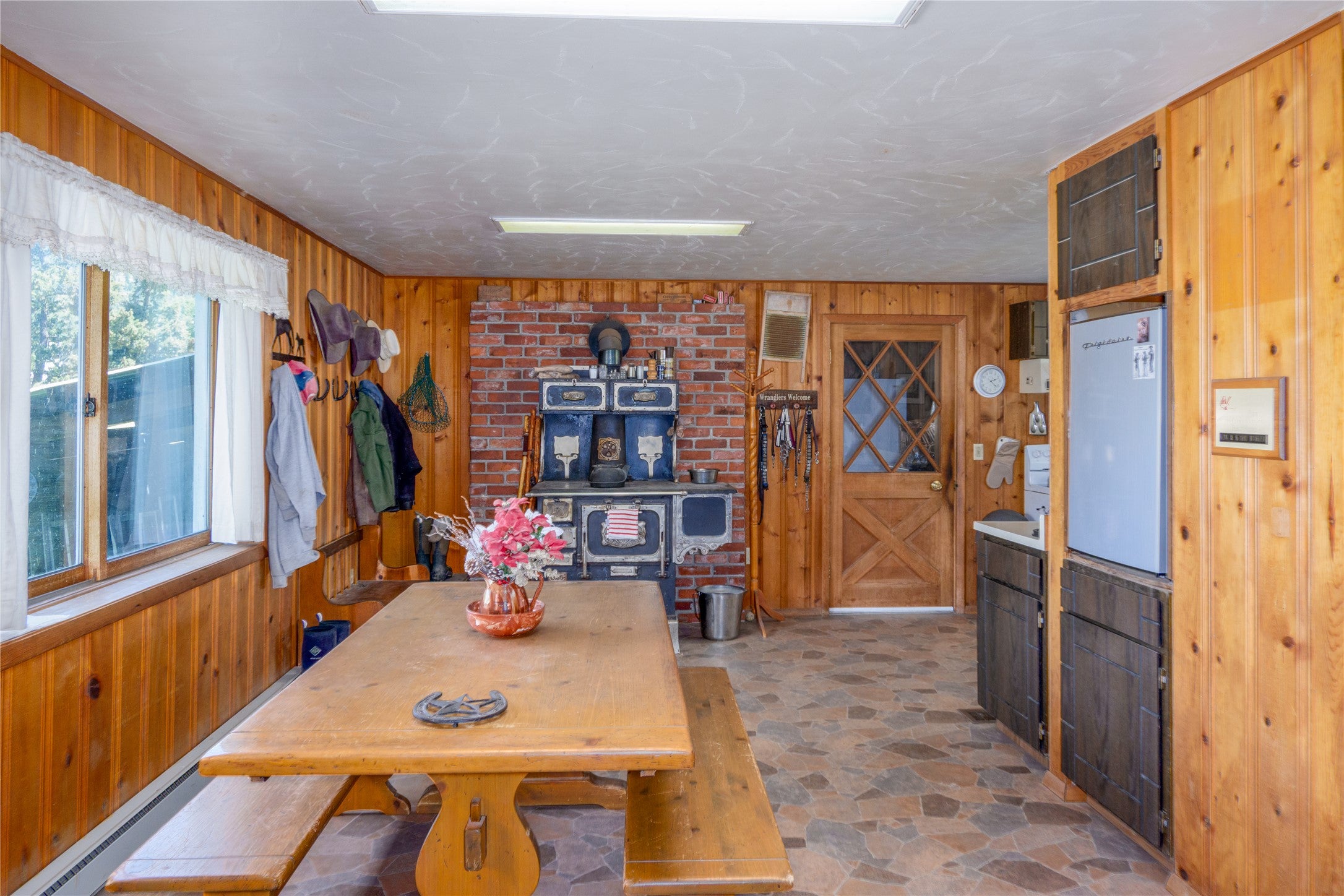 1132 Arabian Ln, Libby, MT, 59923, USA, 6 Bedrooms Bedrooms, ,2 BathroomsBathrooms,Residential,Active,1132 Arabian Ln,30072220
