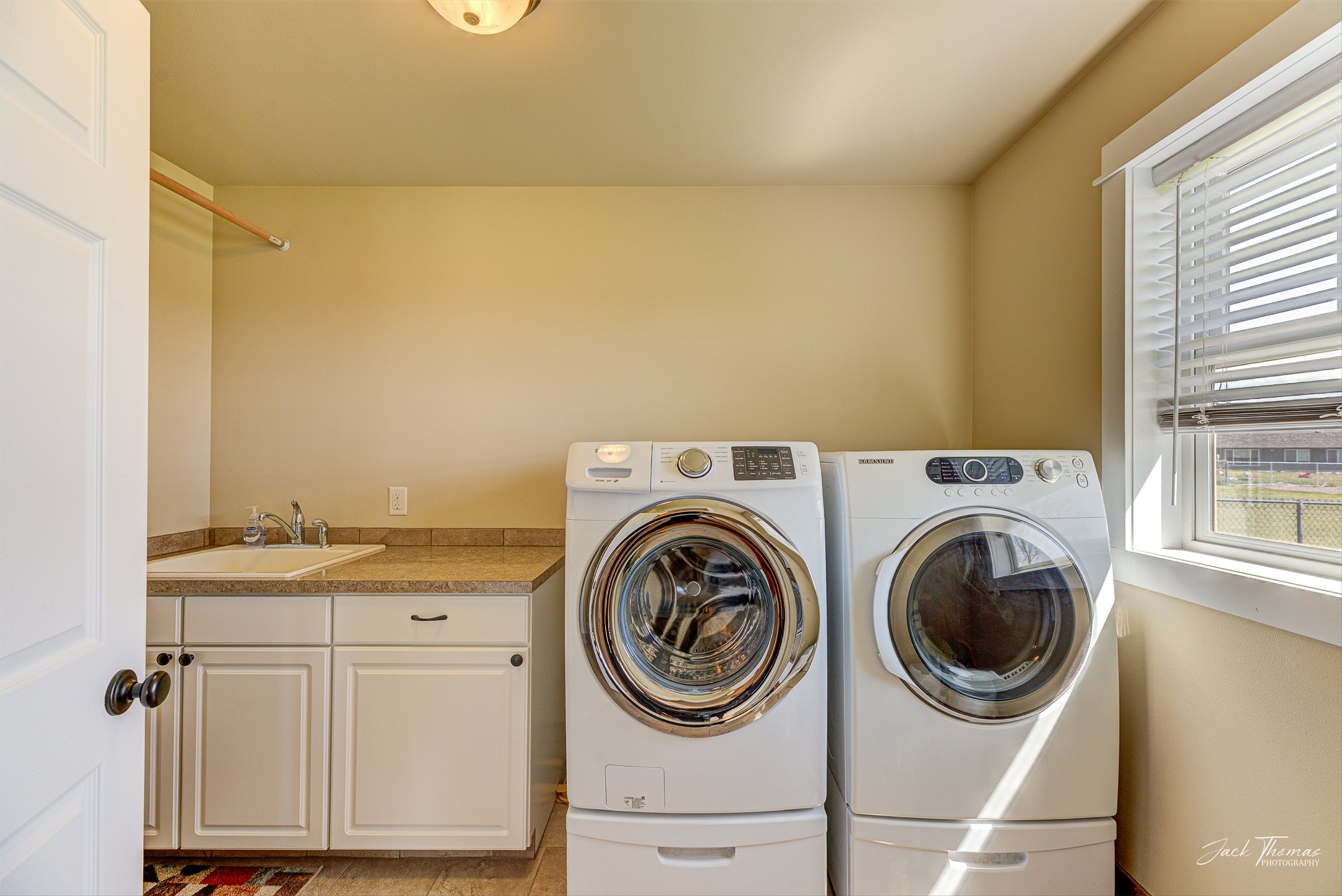 Helena, Montana 59602, United States, 3 Bedrooms Bedrooms, ,2 BathroomsBathrooms,Residential,Pending,128207