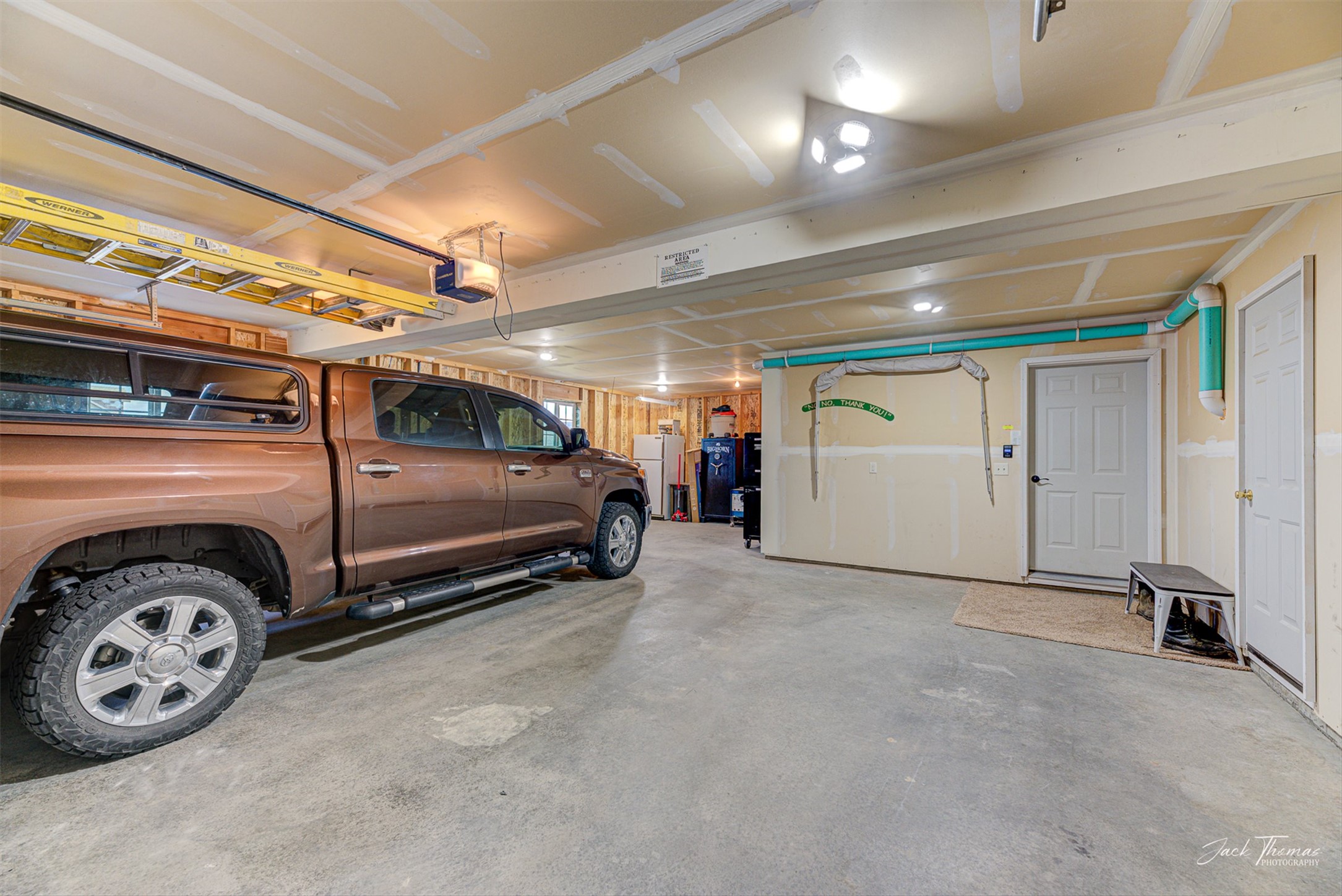 Helena, Montana 59602, United States, 3 Bedrooms Bedrooms, ,2 BathroomsBathrooms,Residential,Pending,128207