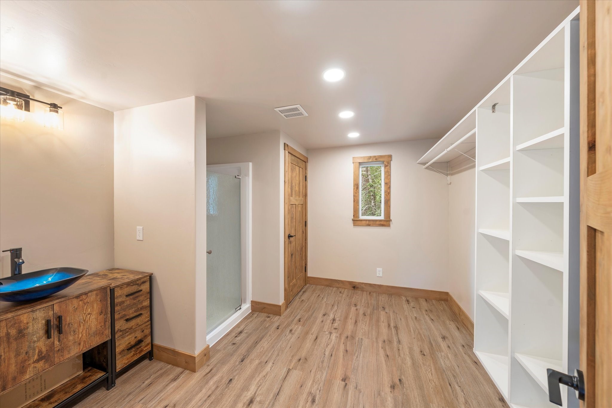 Bigfork, Montana 59911, United States, 6 Bedrooms Bedrooms, ,4 BathroomsBathrooms,Residential,Pending,56263