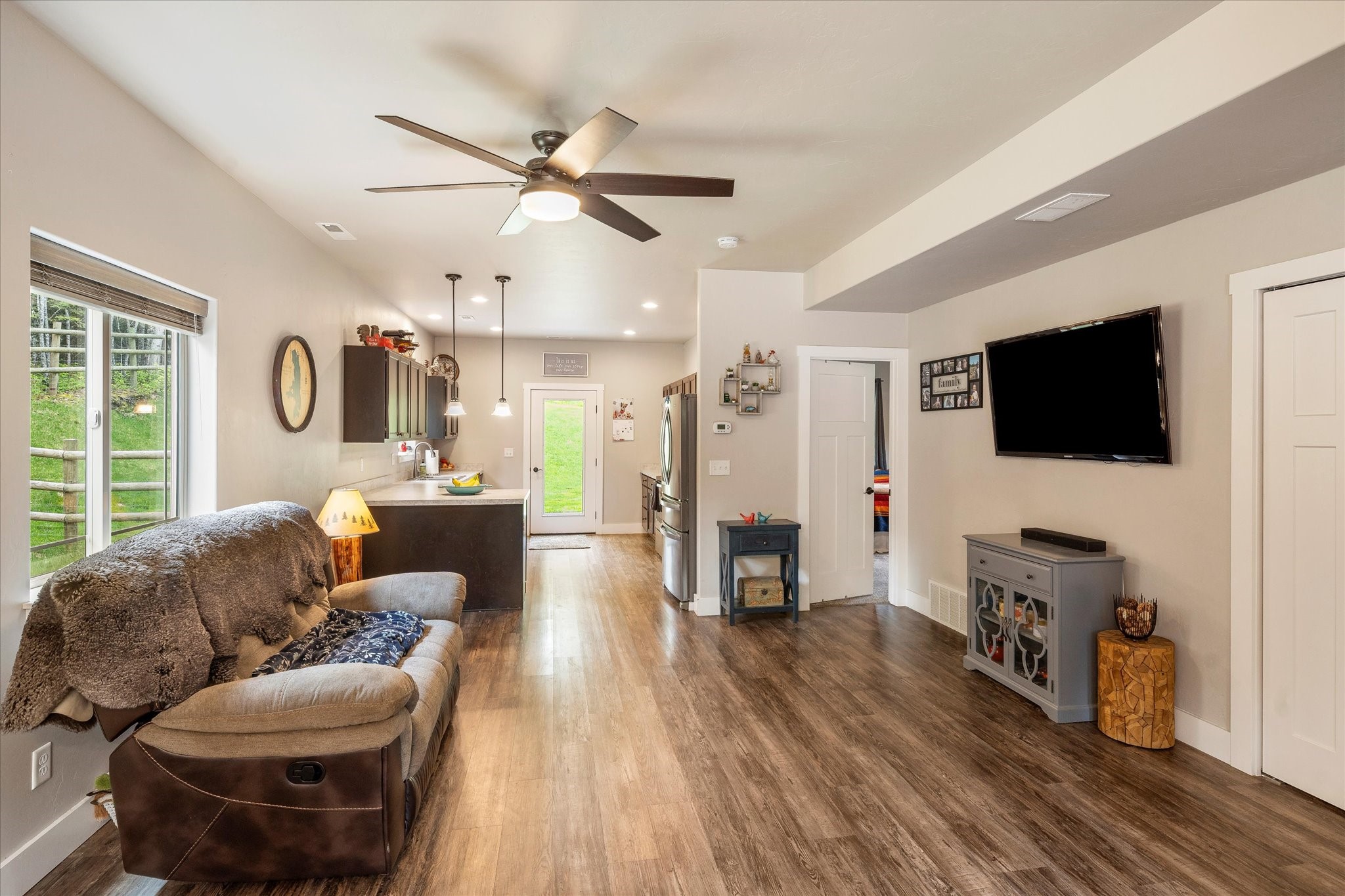 Bigfork, Montana 59911, United States, 6 Bedrooms Bedrooms, ,4 BathroomsBathrooms,Residential,Pending,56263