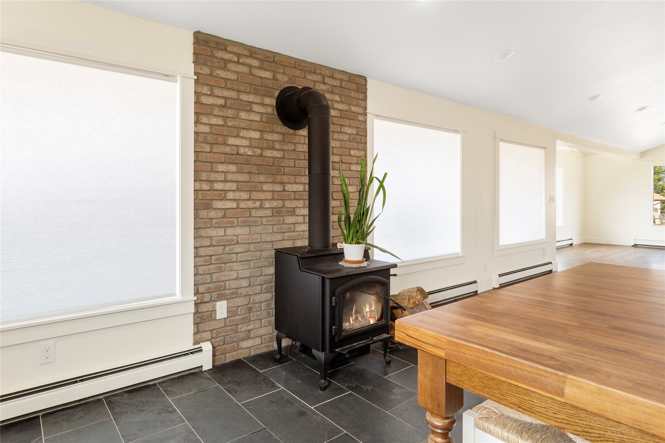 Butte, Montana 59701, United States, 5 Bedrooms Bedrooms, ,3 BathroomsBathrooms,Residential,Pending,43795