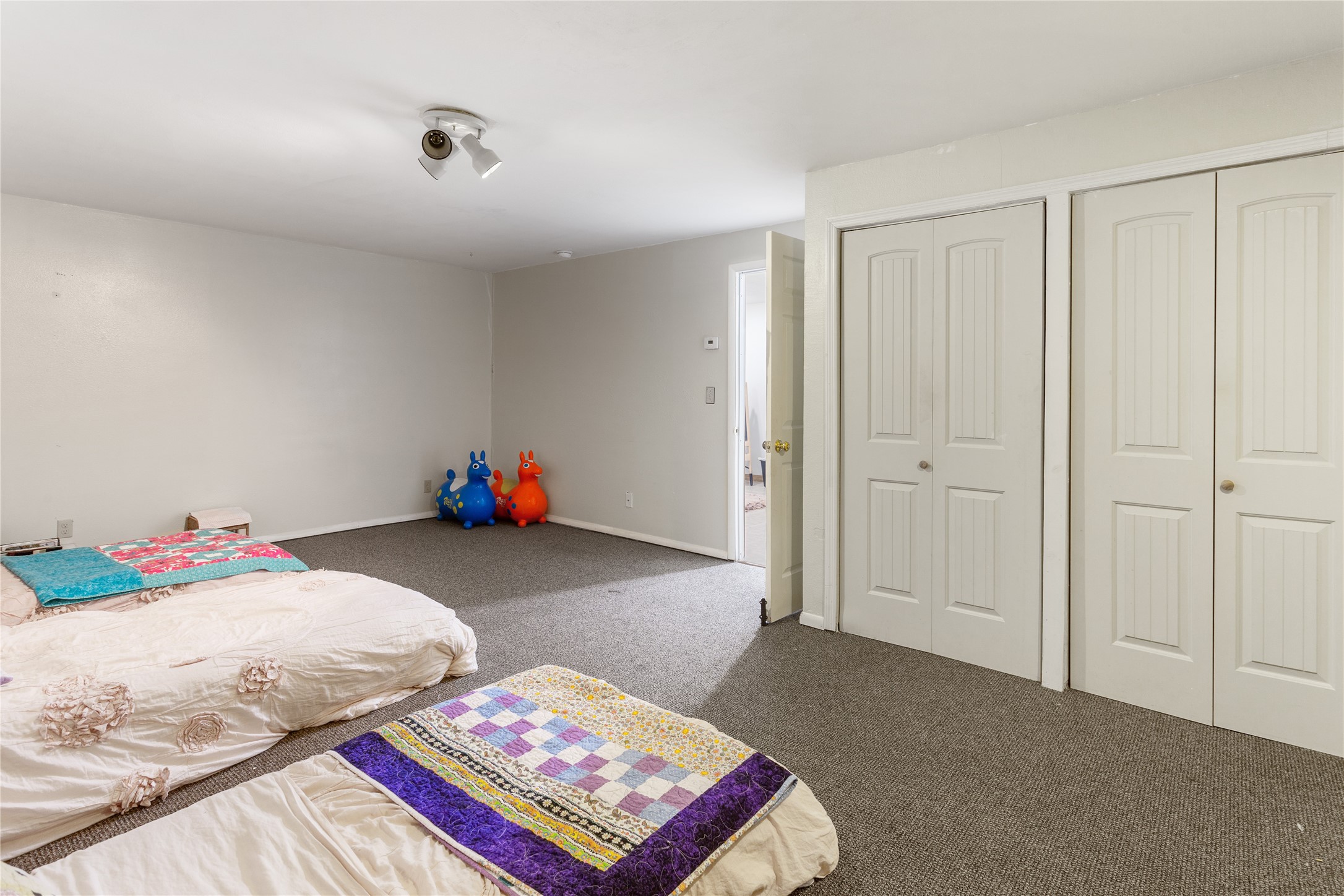 Butte, Montana 59701, United States, 5 Bedrooms Bedrooms, ,3 BathroomsBathrooms,Residential,Pending,43795