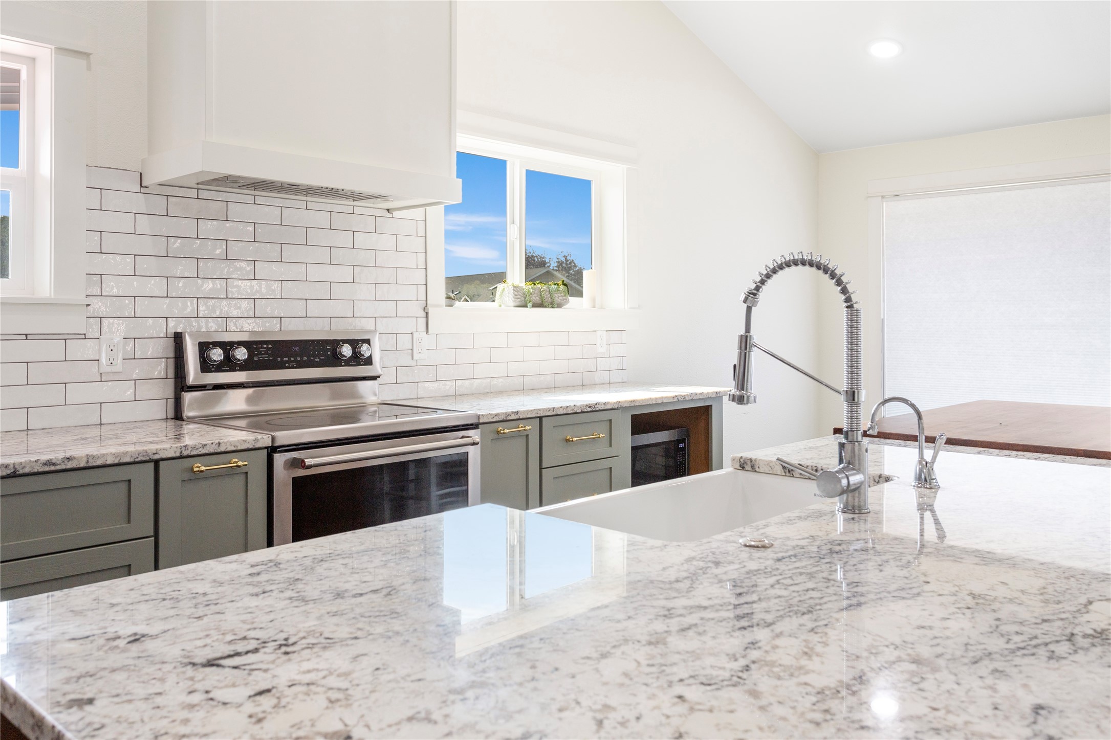 Butte, Montana 59701, United States, 5 Bedrooms Bedrooms, ,3 BathroomsBathrooms,Residential,Pending,43795