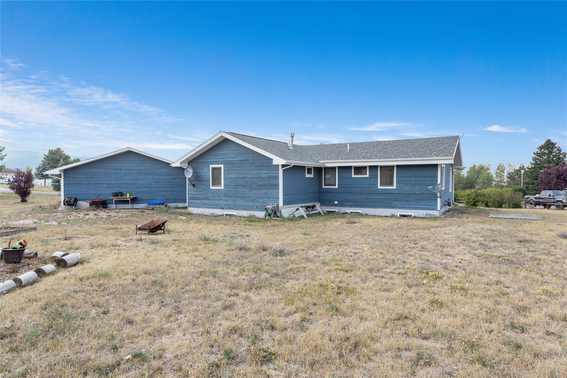 Butte, Montana 59701, United States, 5 Bedrooms Bedrooms, ,3 BathroomsBathrooms,Residential,Pending,43795