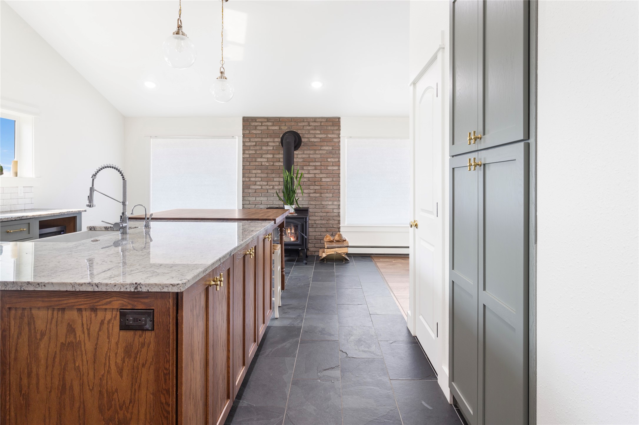 Butte, Montana 59701, United States, 5 Bedrooms Bedrooms, ,3 BathroomsBathrooms,Residential,Pending,43795