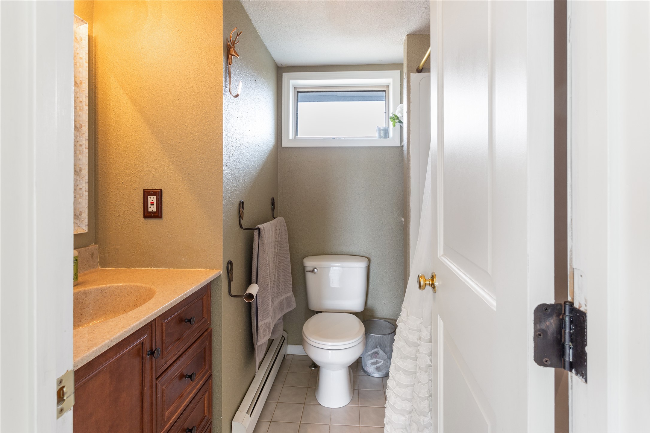 Butte, Montana 59701, United States, 5 Bedrooms Bedrooms, ,3 BathroomsBathrooms,Residential,Pending,43795