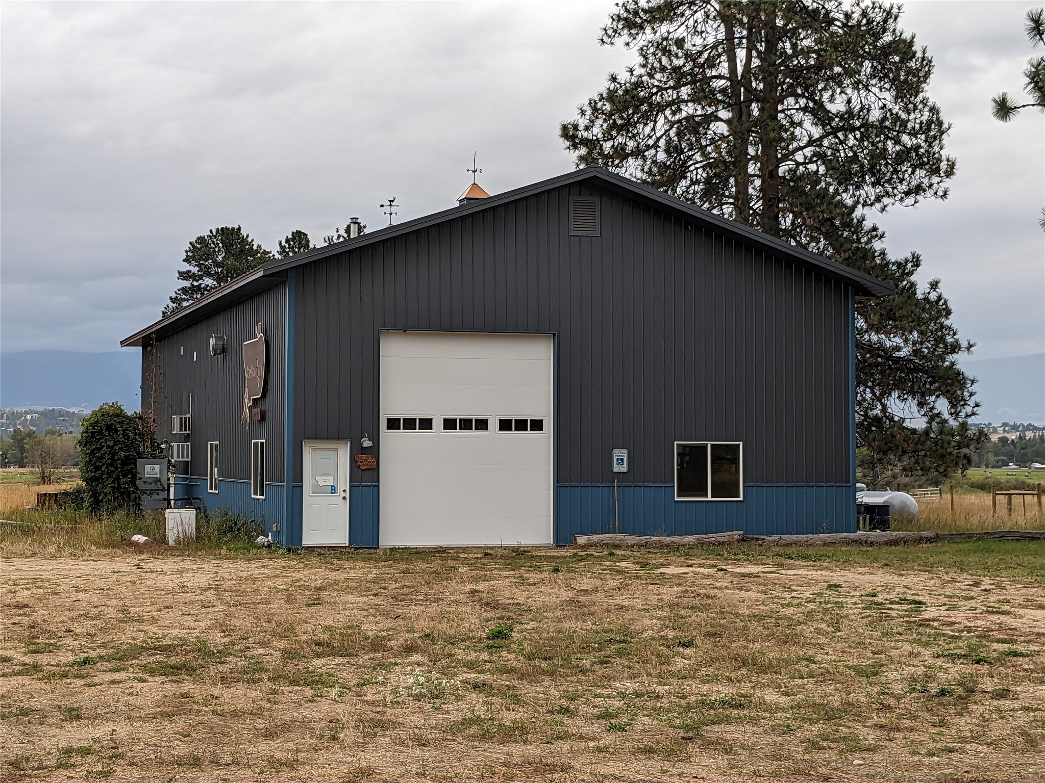 5066, 5072 Hoblitt Lane N