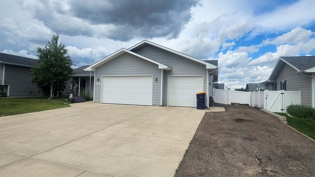 Photo of 309 40th Avenue NE, Great Falls, MT 59404 (MLS # 30073828)