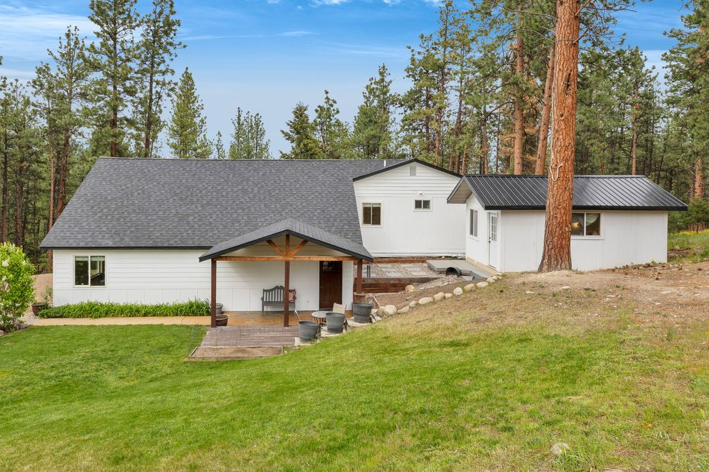 Photo of 440 E 20th Street, Hamilton, MT 59840 (MLS # 30067583)