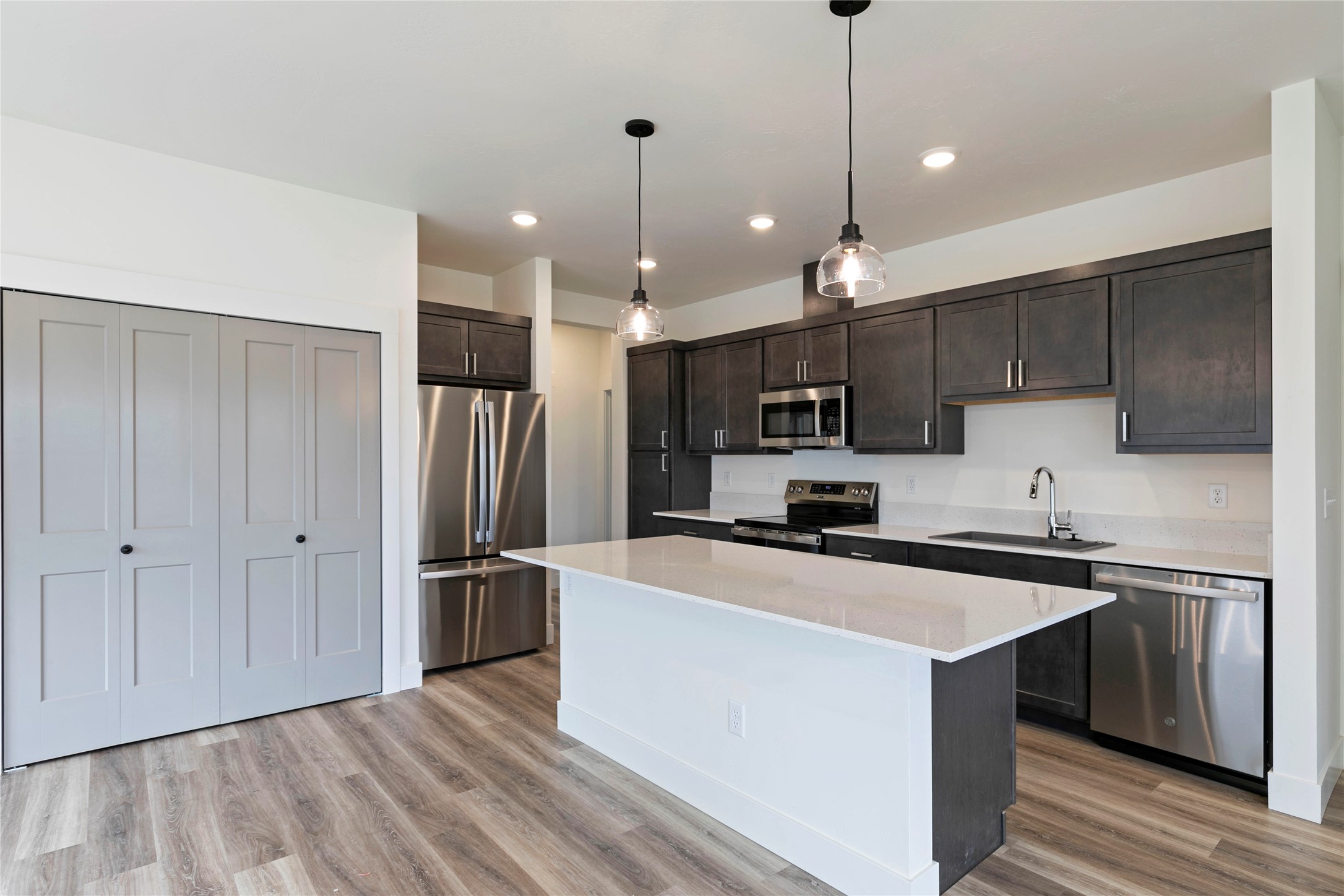 4879 England Boulevard