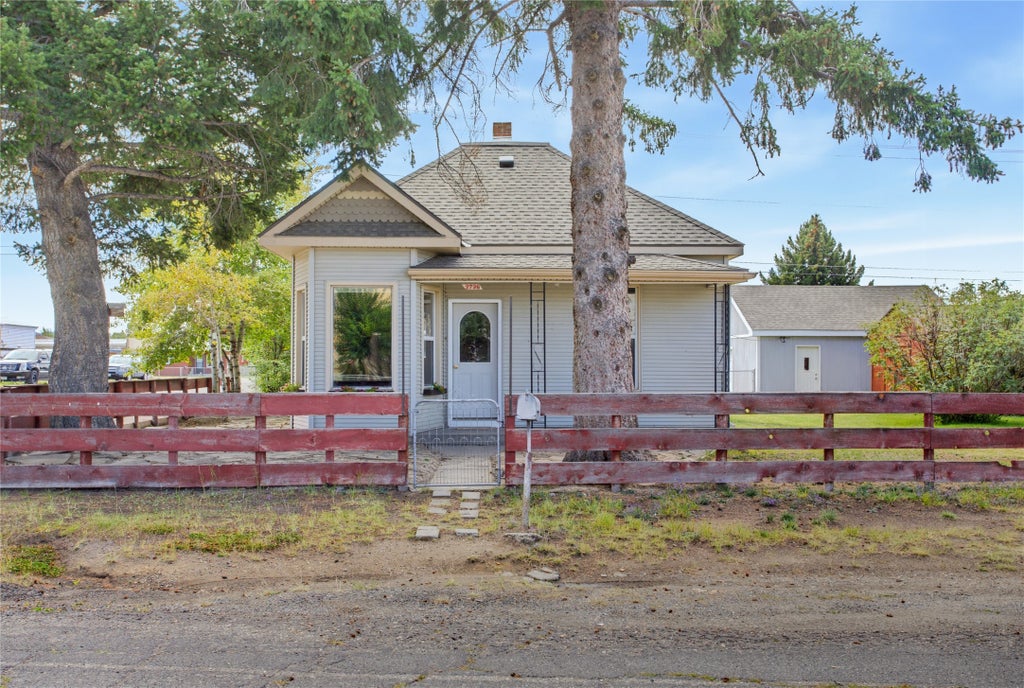 Photo of 2726 Walnut Street, Butte, MT 59701 (MLS # 30077950)