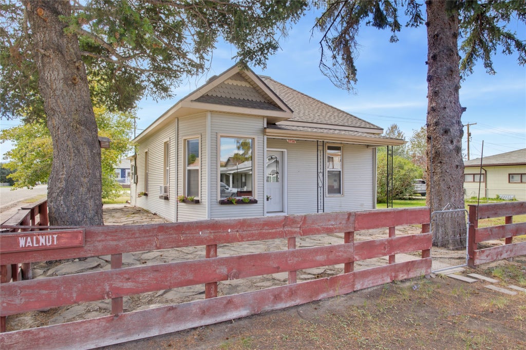 Photo of 2726 Walnut Street, Butte, MT 59701 (MLS # 30077950)
