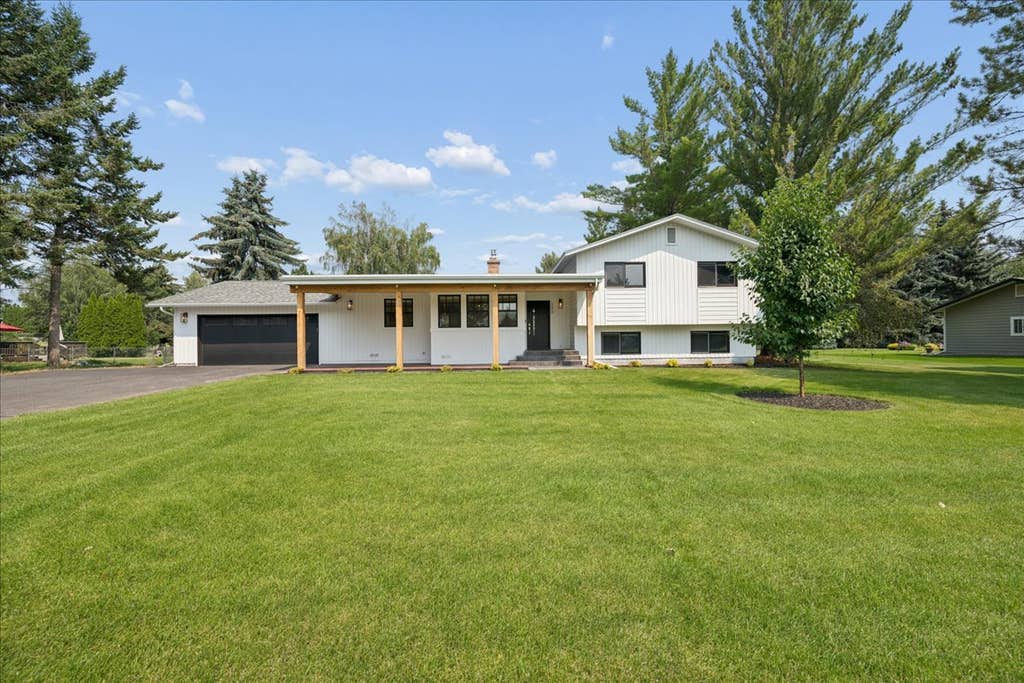 Photo of 195 Arbour Drive, Kalispell, MT 59901 (MLS # 30076014)