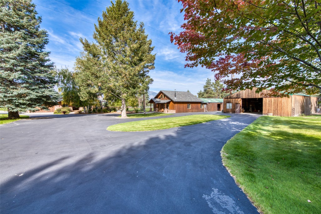 Photo of 343 Skyline Drive, Hamilton, MT 59840 (MLS # 30078814)