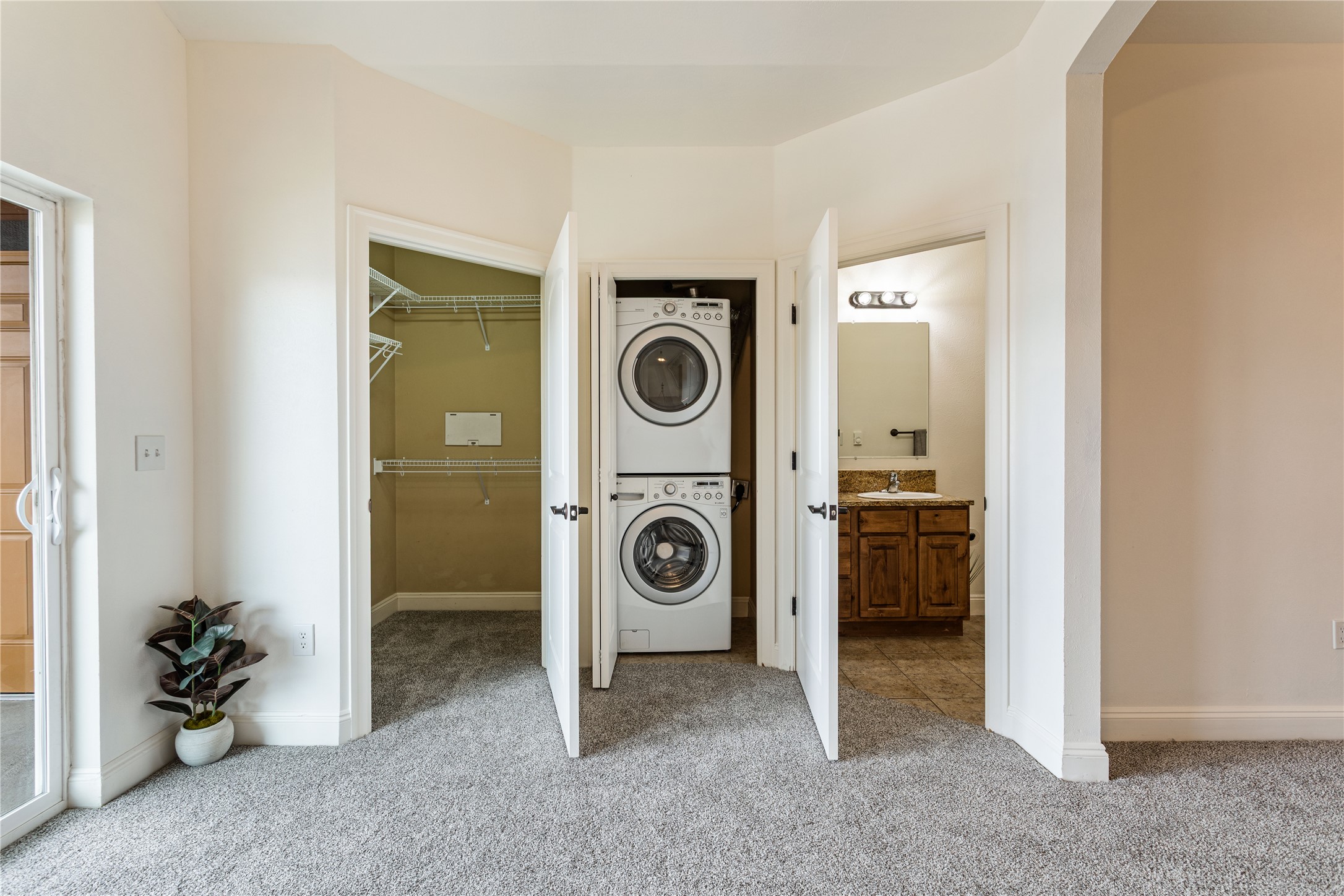 Missoula, Montana 59808, United States, 2 Bedrooms Bedrooms, ,1 BathroomBathrooms,Residential,Pending,107595