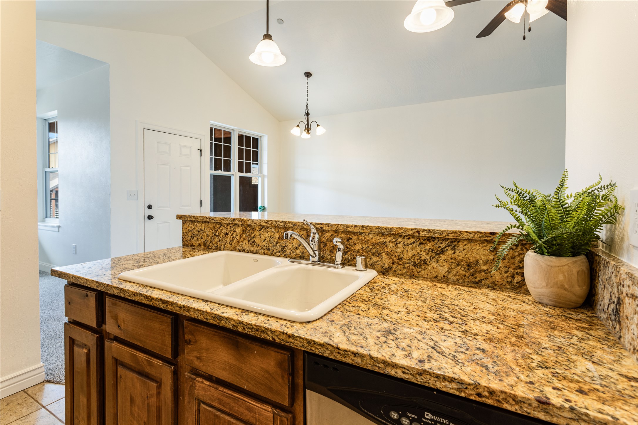 Missoula, Montana 59808, United States, 2 Bedrooms Bedrooms, ,1 BathroomBathrooms,Residential,Pending,107595