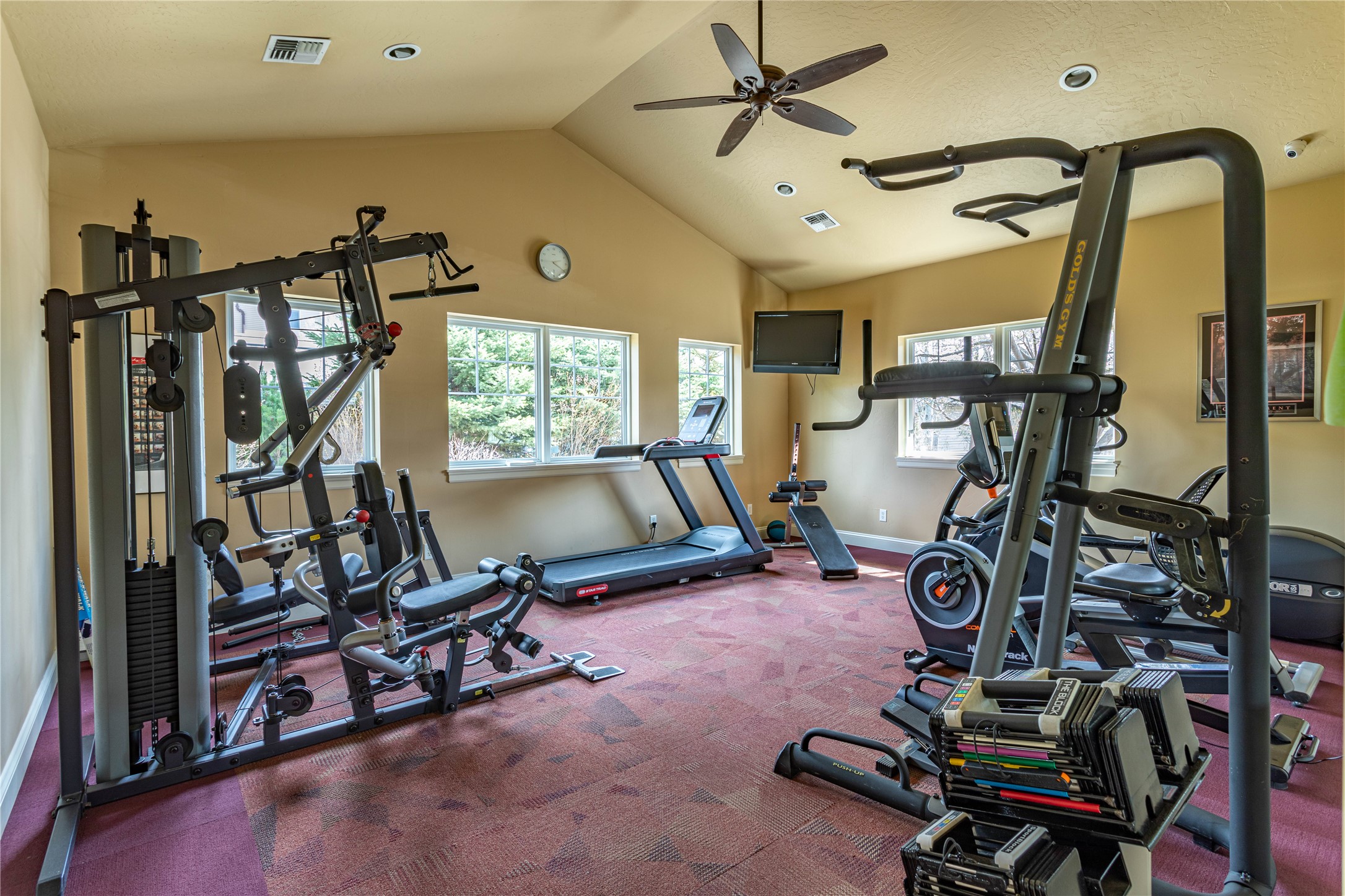 Missoula, Montana 59808, United States, 2 Bedrooms Bedrooms, ,1 BathroomBathrooms,Residential,Pending,107595