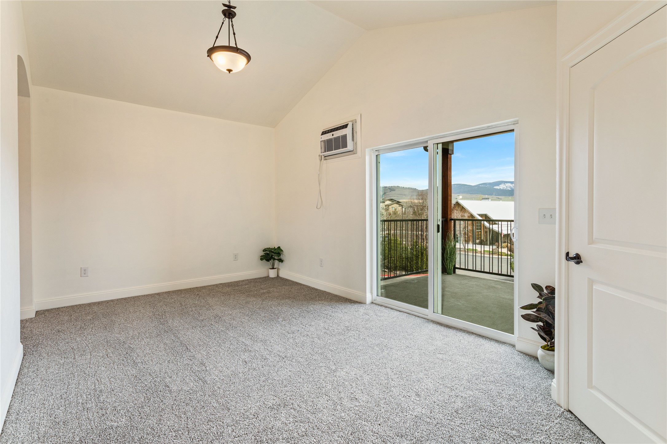 Missoula, Montana 59808, United States, 2 Bedrooms Bedrooms, ,1 BathroomBathrooms,Residential,Pending,107595