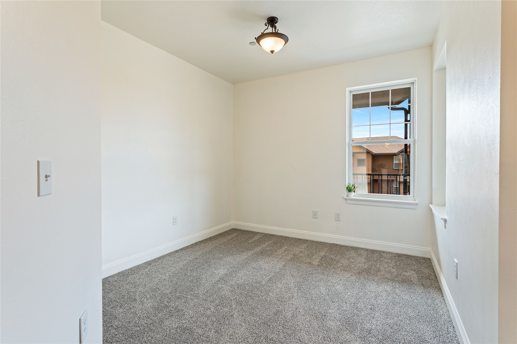 Missoula, Montana 59808, United States, 2 Bedrooms Bedrooms, ,1 BathroomBathrooms,Residential,Pending,107595