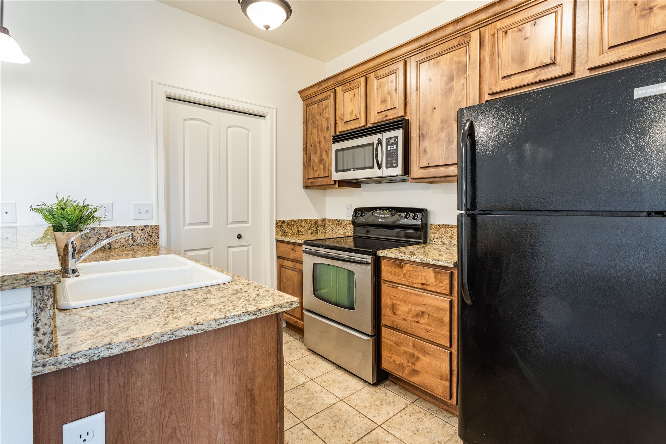 Missoula, Montana 59808, United States, 2 Bedrooms Bedrooms, ,1 BathroomBathrooms,Residential,Pending,107595