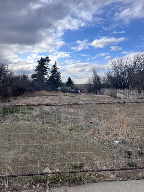 Photo of 222 3rd Avenue SW, Cut Bank, MT 59427 (MLS # 30069085)