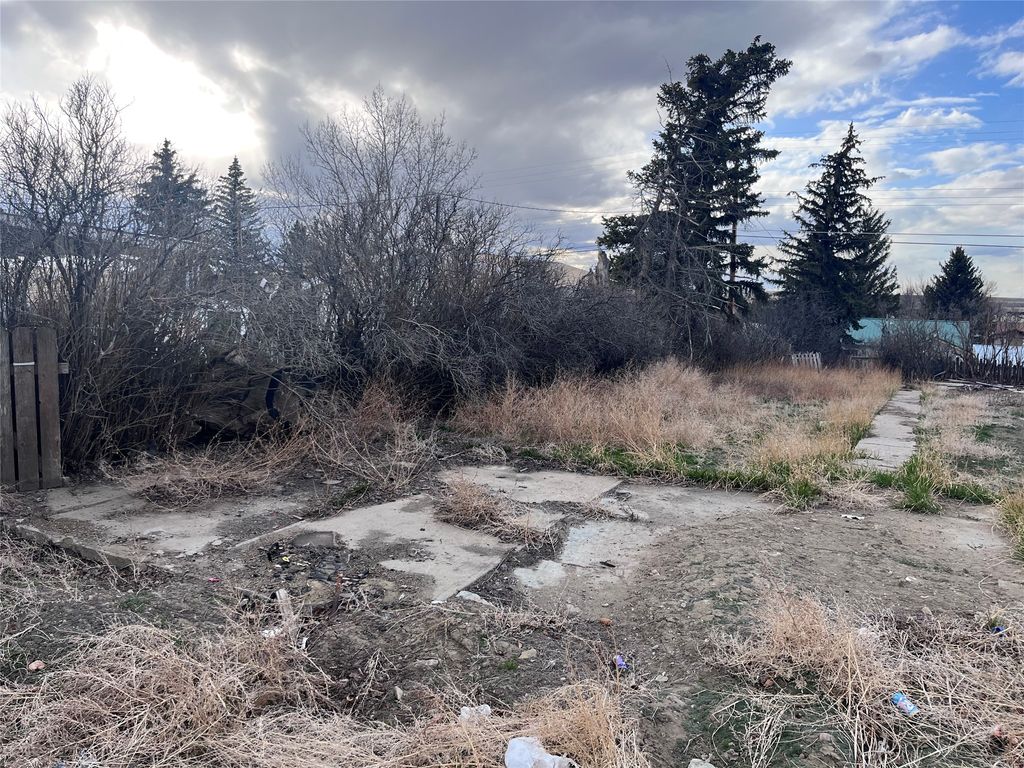 Photo of 222 3rd Avenue SW, Cut Bank, MT 59427 (MLS # 30069085)