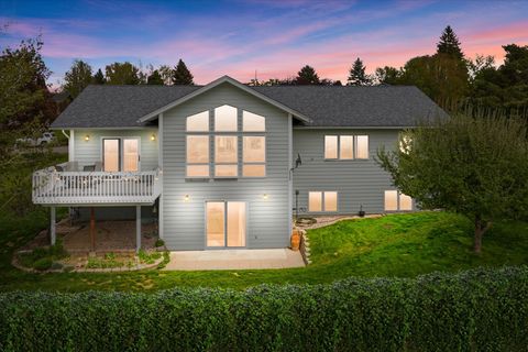 Photo of 310 Hilltop Avenue, Kalispell, MT 59901 (MLS # 30070352)