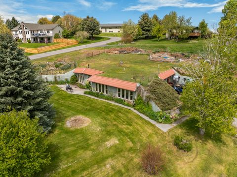 Photo of 6040 Pearl Drive, Manhattan, MT 59741 (MLS # 30050614)