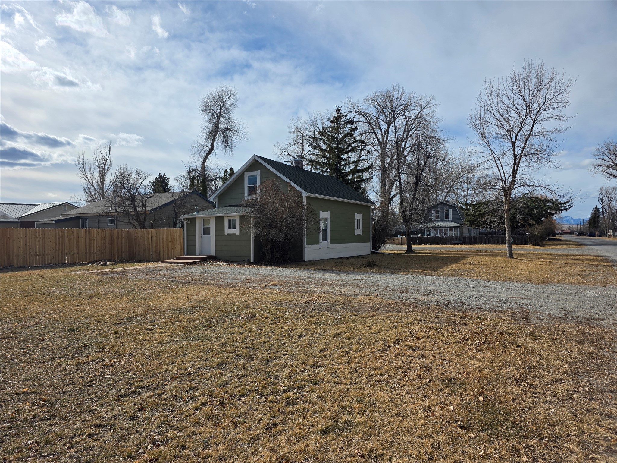 Photo 1 of 25 — 725 8th Avenue NW, Choteau, MT 59422