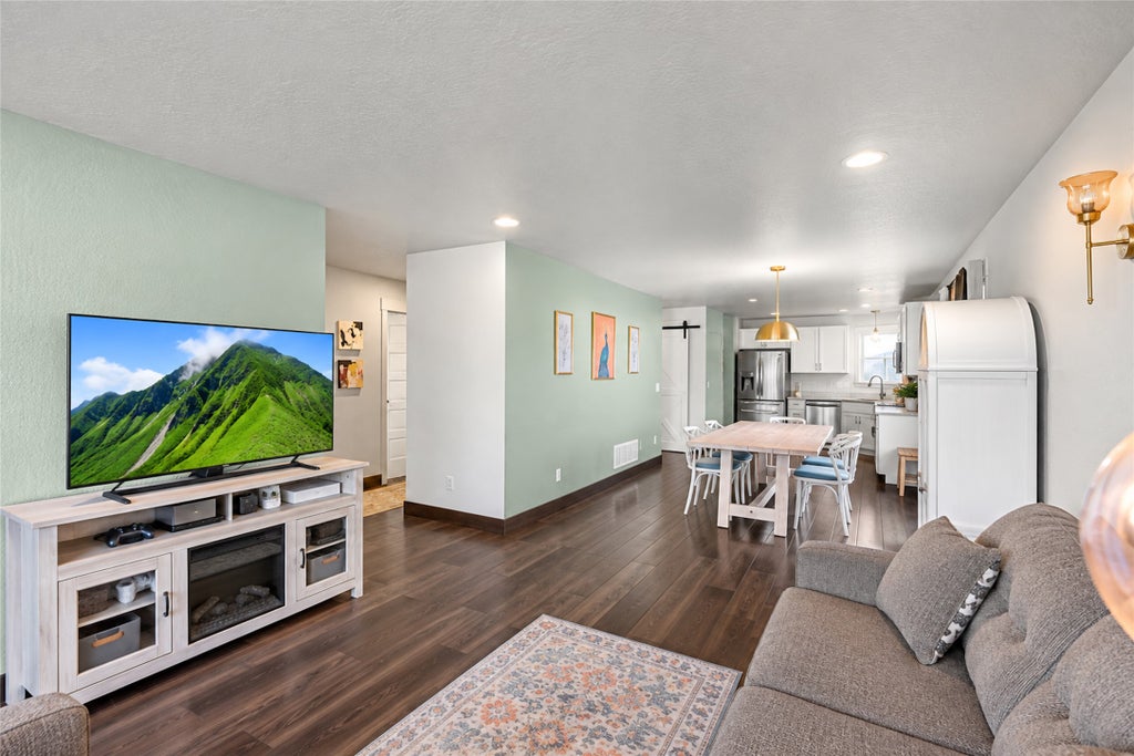 Photo of 1004 N Camas Lane, Kalispell, MT 59901 (MLS # 30079048)