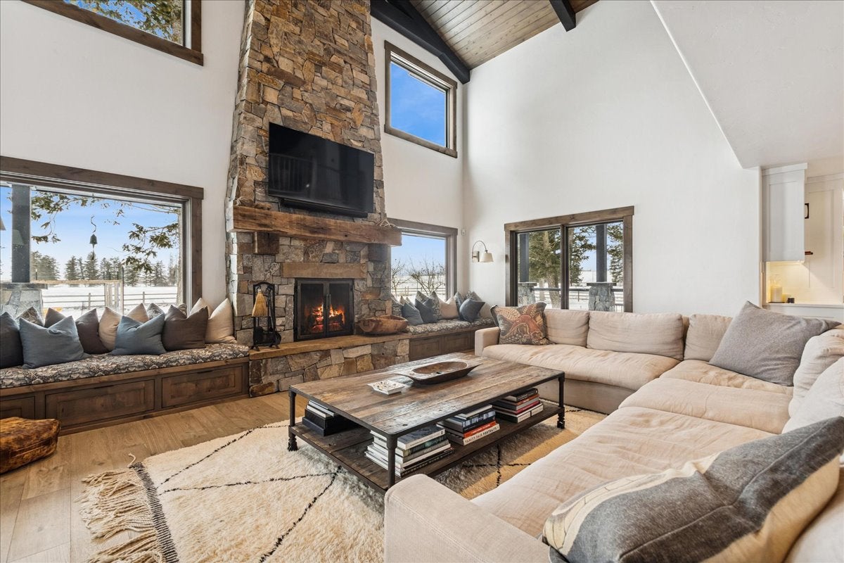 1074 Martin Creek Lane