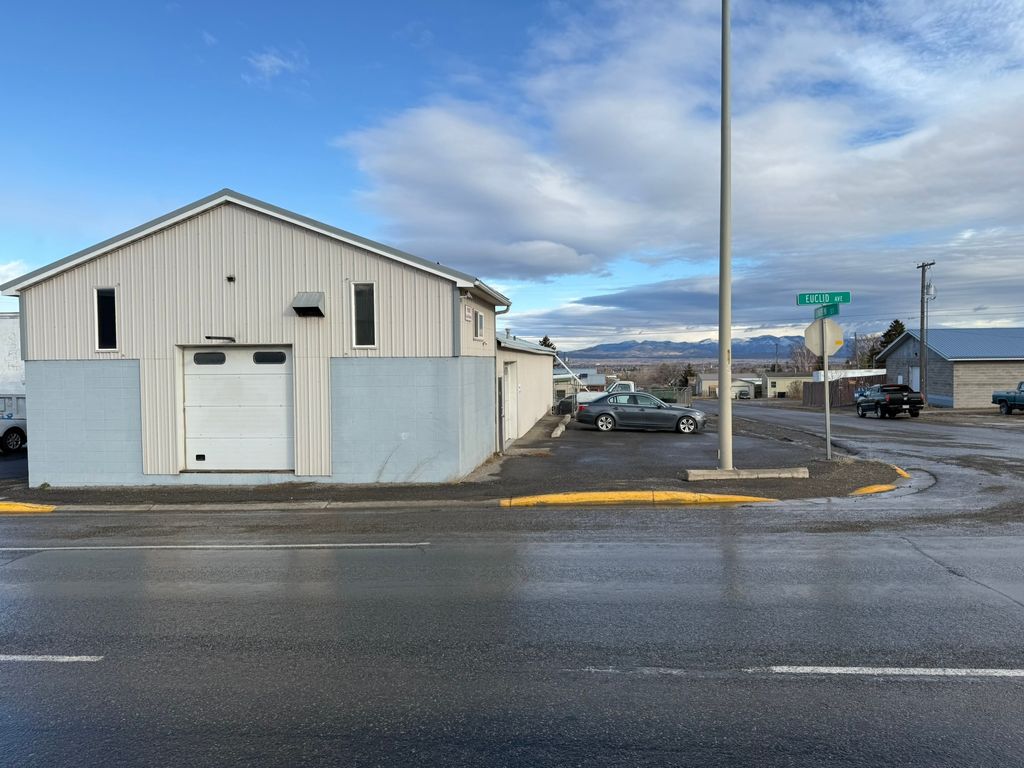 Photo of 1900 Euclid Avenue, Helena, MT 59601 (MLS # 30061089)