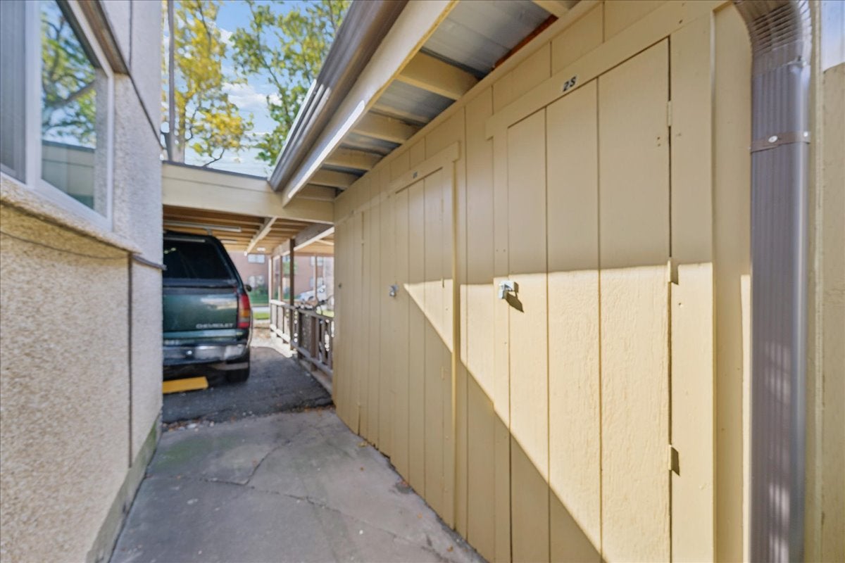 236 3rd Avenue W 1S