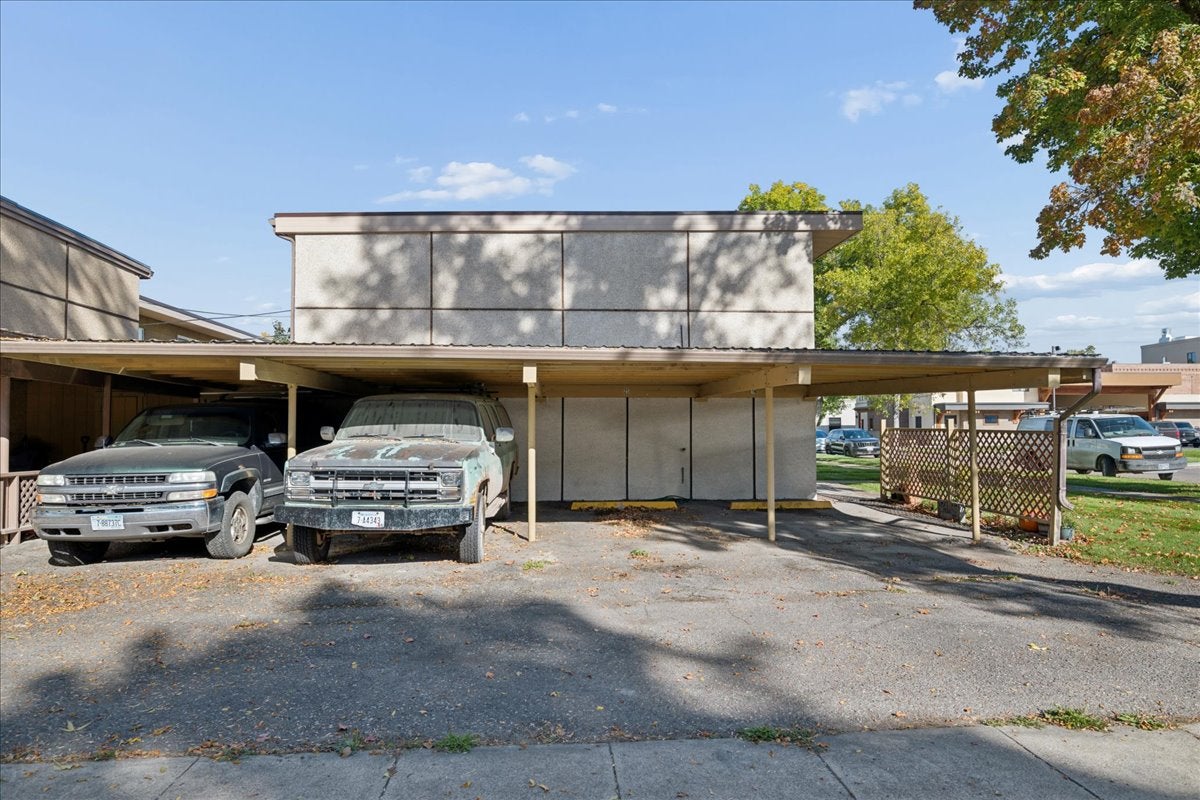 236 3rd Avenue W 1S