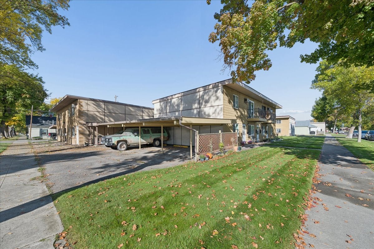 236 3rd Avenue W 1S