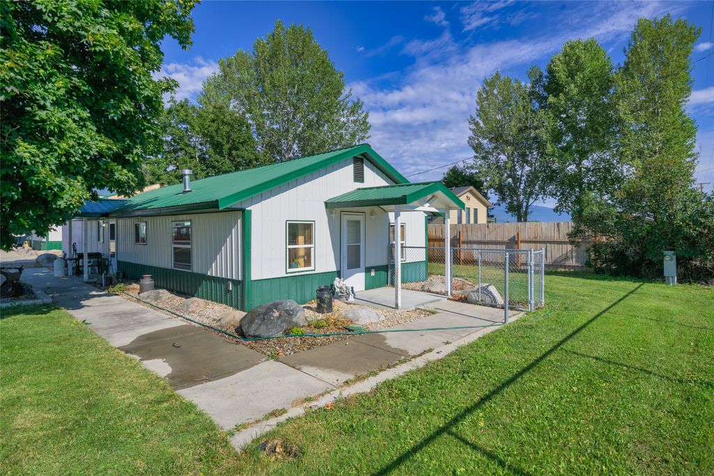 Photo of 1033 Old Corvallis Road, Corvallis, MT 59828 (MLS # 30063791)