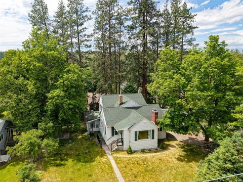 Photo of 2405 Gilbert Avenue, Missoula, MT 59802 (MLS # 30073463)