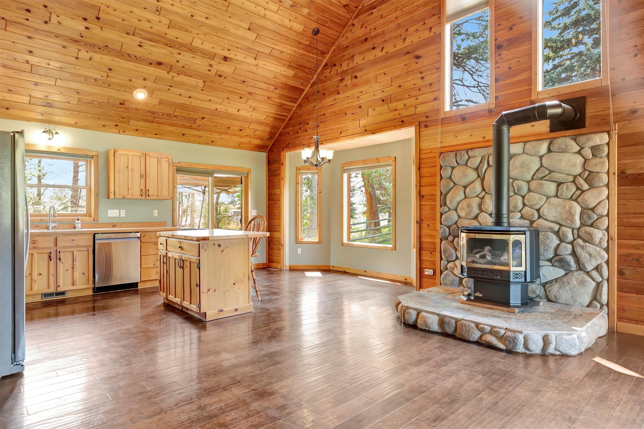 Victor, Montana 59875, United States, 3 Bedrooms Bedrooms, ,2 BathroomsBathrooms,Residential,Pending,48676