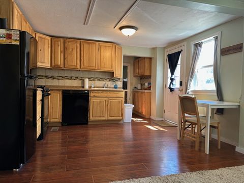 256 1st Avenue SE Shelby MT 59474