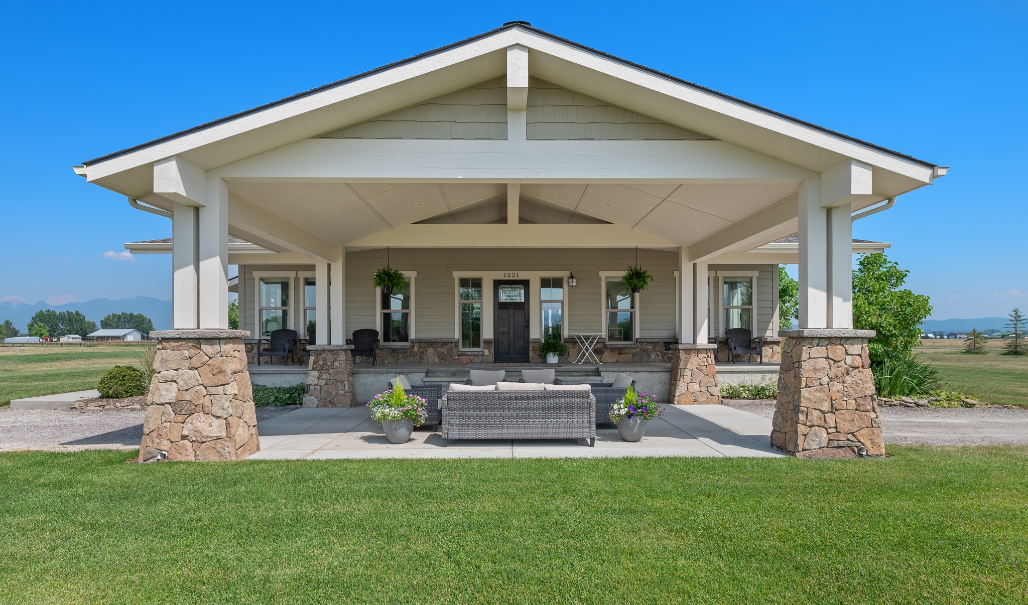 1221 Majestic View Lane