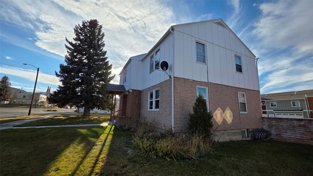 Photo of 804 Logan Street, Helena, MT 59601 (MLS # 30061504)