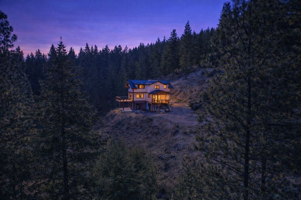 Photo of 469 Owings Loop, Hamilton, MT 59840 (MLS # 30064532)