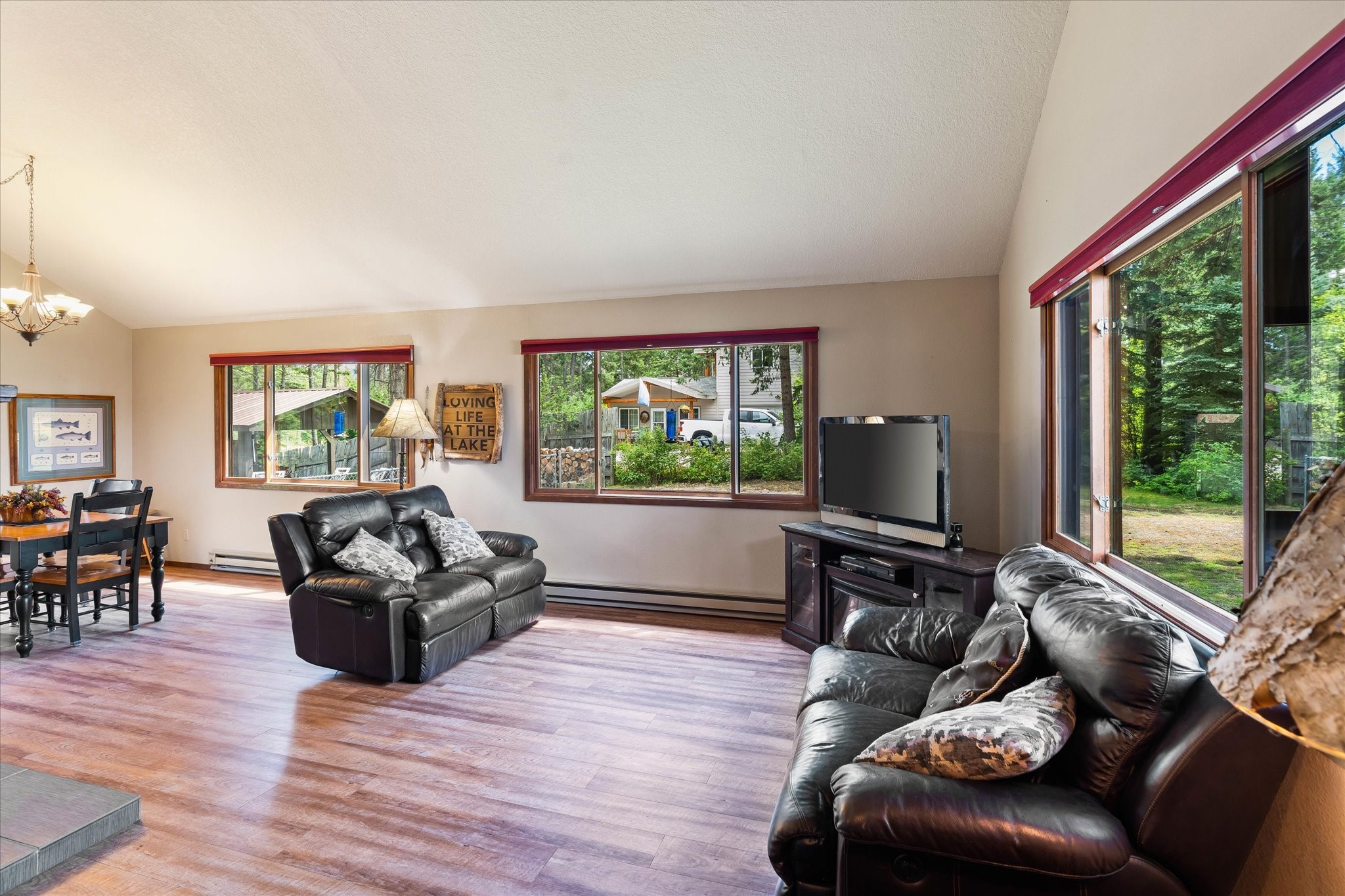 Bigfork, Montana 59911, United States, 3 Bedrooms Bedrooms, ,2 BathroomsBathrooms,Residential,Active,98623