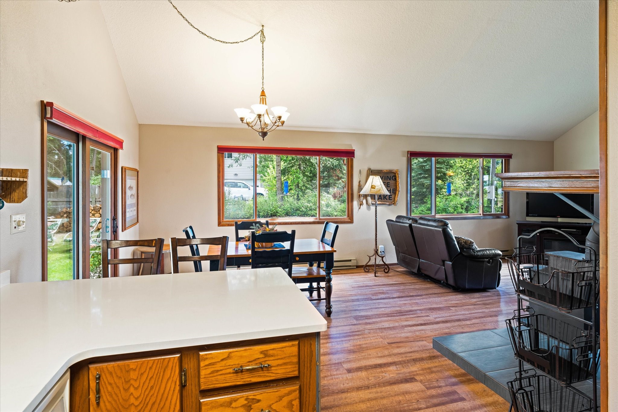 Bigfork, Montana 59911, United States, 3 Bedrooms Bedrooms, ,2 BathroomsBathrooms,Residential,Active,98623